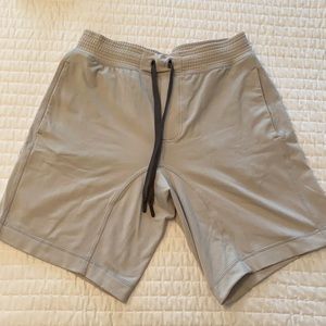 Lululemon Men’s gray athletic shorts, Sz M